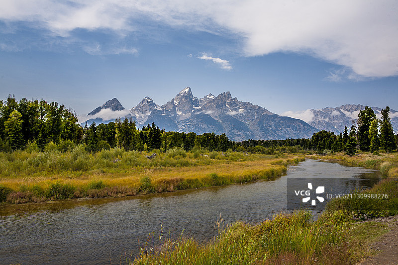美国怀俄明州提顿县山区湖泊的风景图片素材