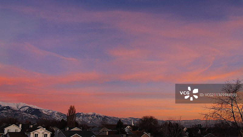 日落时分犹他州莱顿的城镇景观图片素材