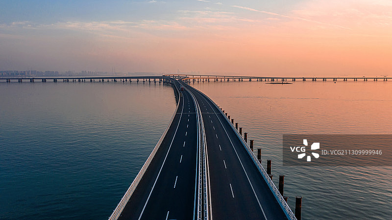 俯拍青岛胶州湾跨海大桥红岛立交桥图片素材