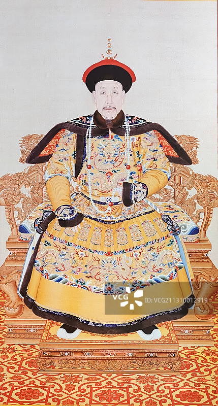 清朝清代清高宗乾隆皇帝坐画像 故宫博物院藏图片素材