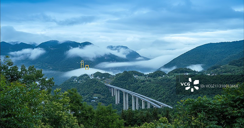 世界第二高桥四渡河大桥图片素材