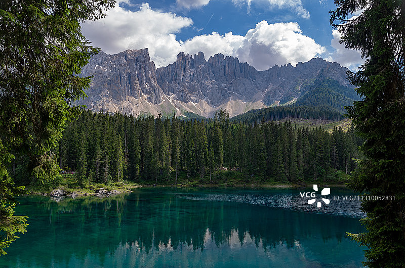 意大利卡雷尔湖山景图片素材