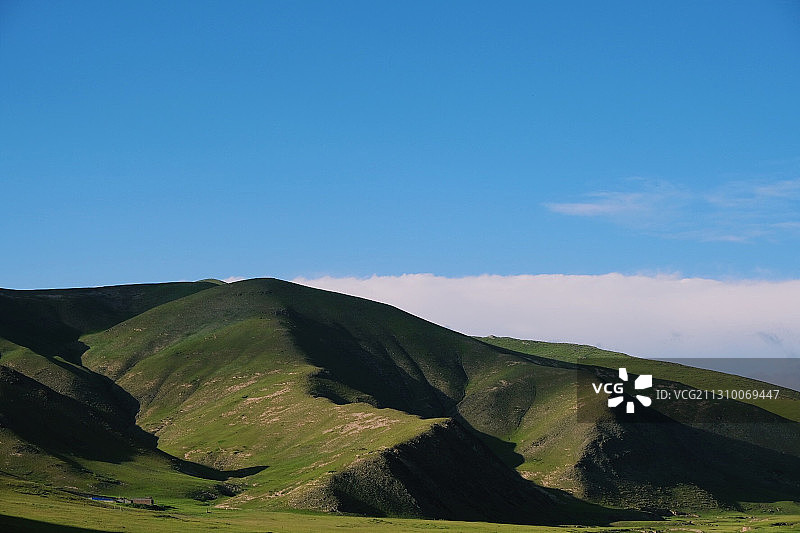 连绵起伏的山脉图片素材