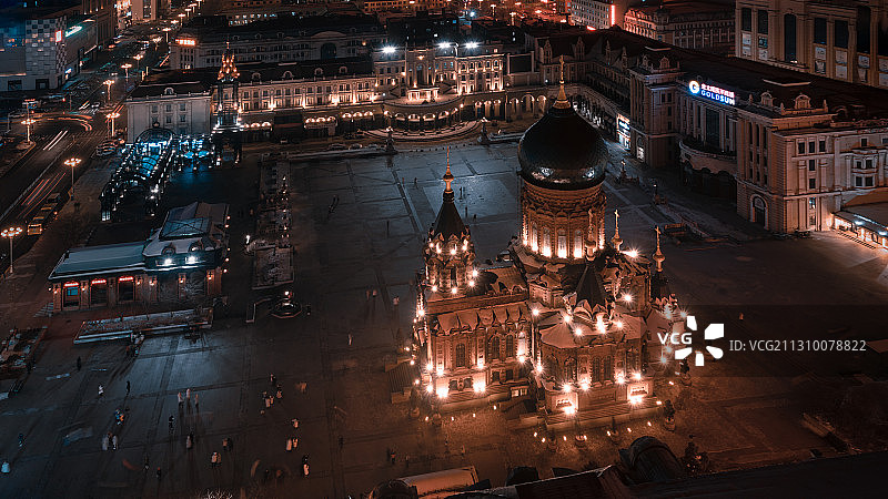 哈尔滨圣索菲亚大教堂高楼夜景图片素材