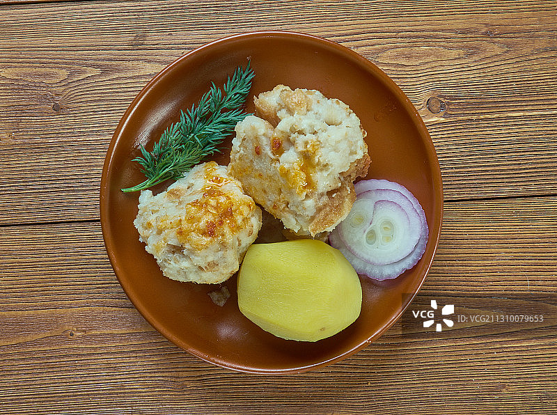 桌子上的碗里的食物的正上方图片素材