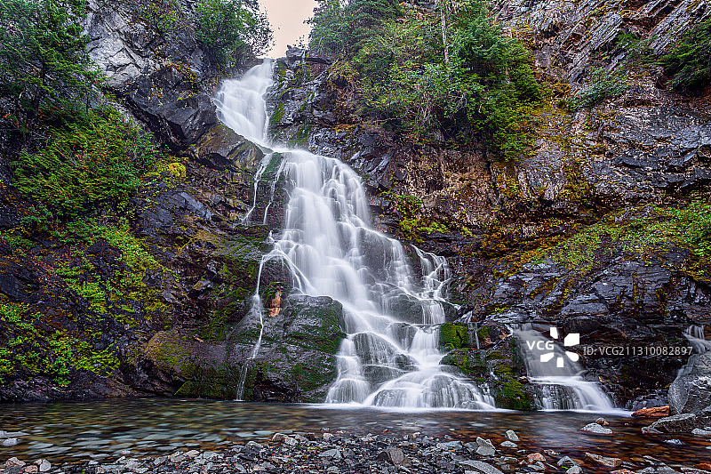 加拿大曼宁公园森林瀑布美景图片素材