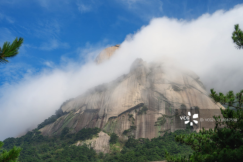 若隐若现+安徽省安庆市潜山市天柱山旅游区图片素材