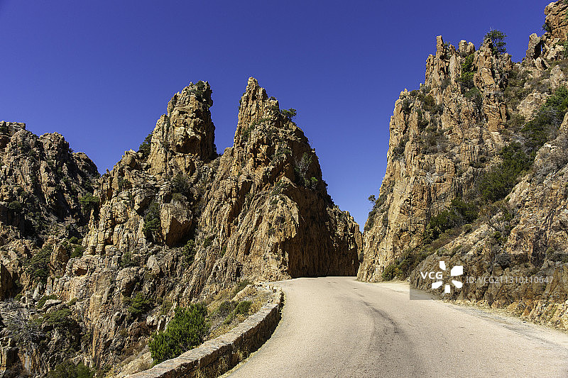 法国皮亚纳山区公路全景图片素材