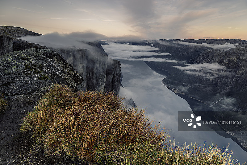 挪威桑内斯市谢拉格山日落景观图片素材
