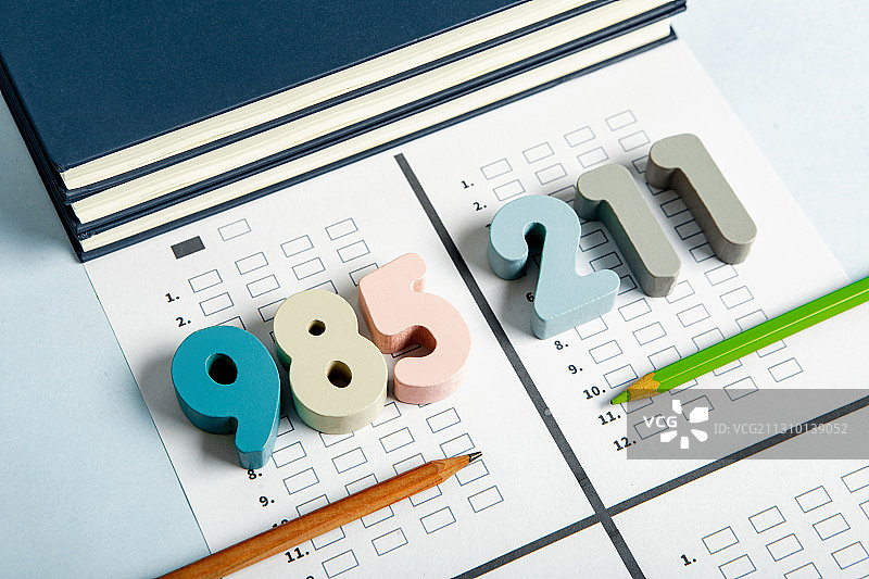 答题卡上的985，211大学高等院校读书考试图片素材