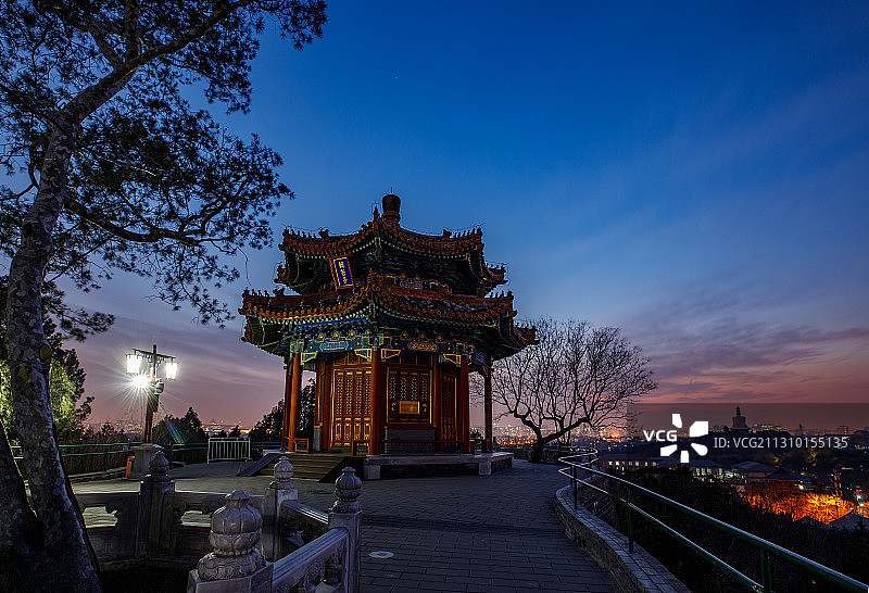 景山辑芳亭夜景图片素材