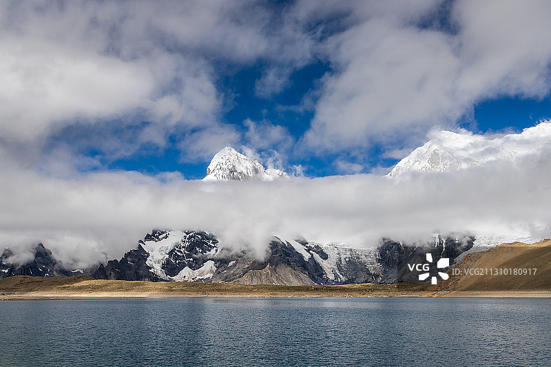 中国西藏聂拉木县希夏邦马峰雪山自然风光图片素材