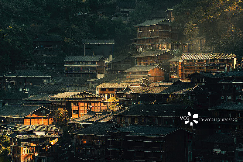 阳光下的西江千户苗寨图片素材