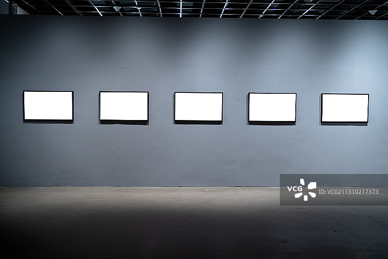 美术馆内部场景及空白画框图片素材