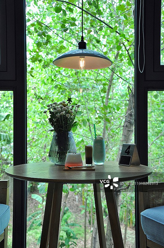 网红民宿里的咖啡与饮品图片素材