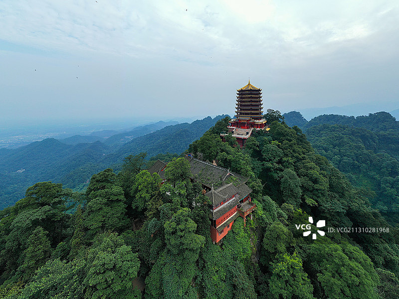 群峰之巅+四川省成都市都江堰市青城山旅游区图片素材