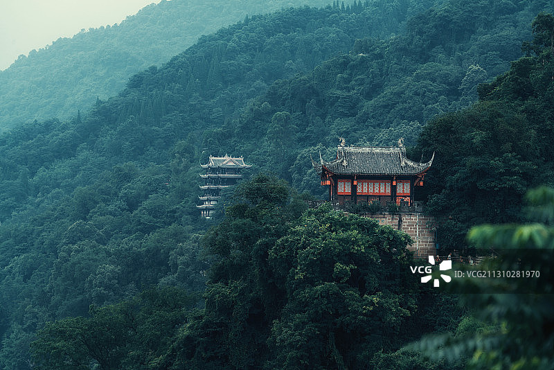 远眺玉垒关+四川省成都市都江堰市都江堰旅游区图片素材