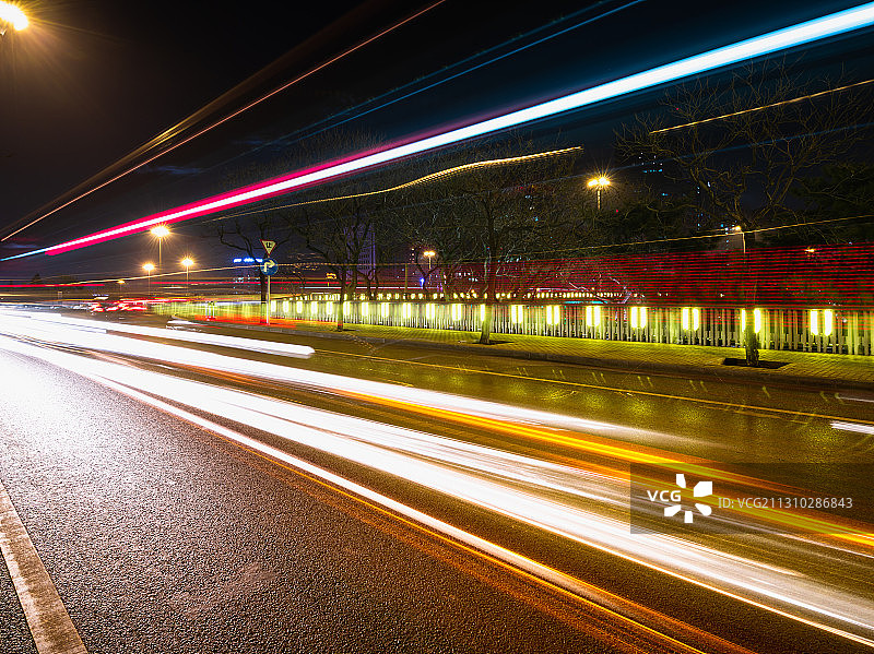 北京三元桥道路交通夜晚夜景车轨光绘汽车广告背景图图片素材