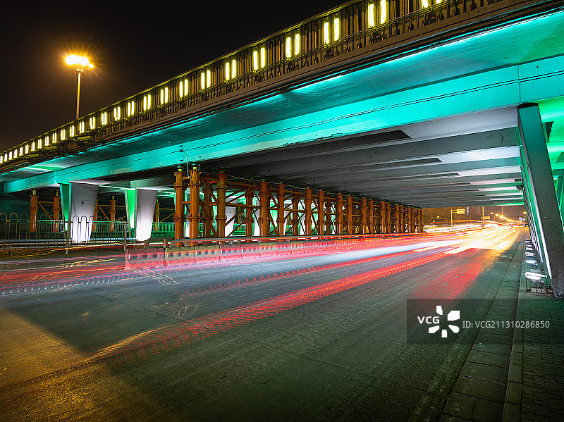 北京三元桥道路交通夜晚夜景车轨光绘汽车广告背景图图片素材