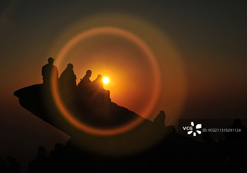 泰山极顶观日出图片素材