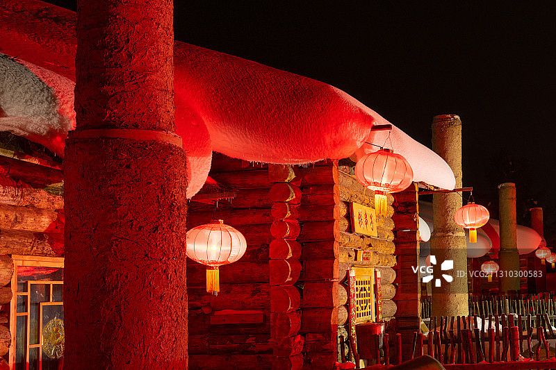 雪乡夜色与红灯笼图片素材