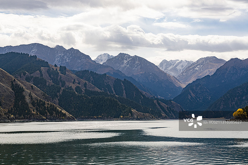 新疆天山天池图片素材