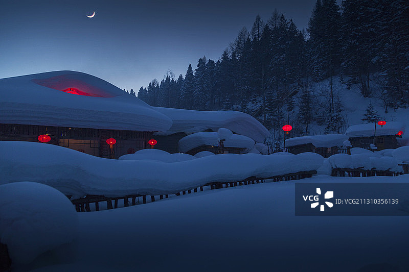 雪乡月夜图片素材