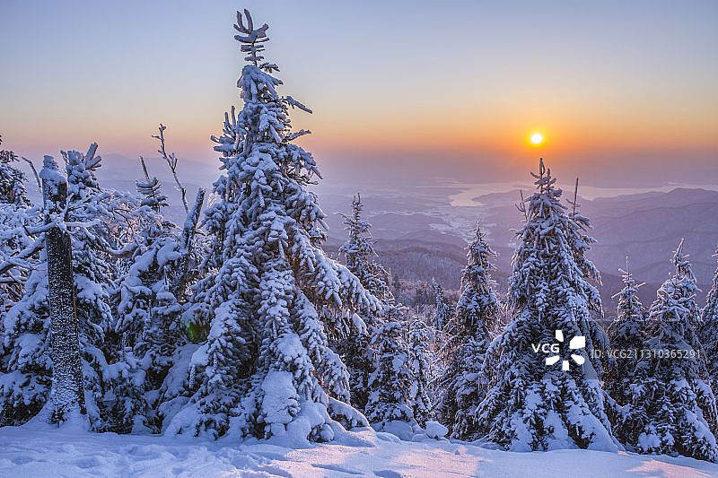 老爷岭的夕阳图片素材