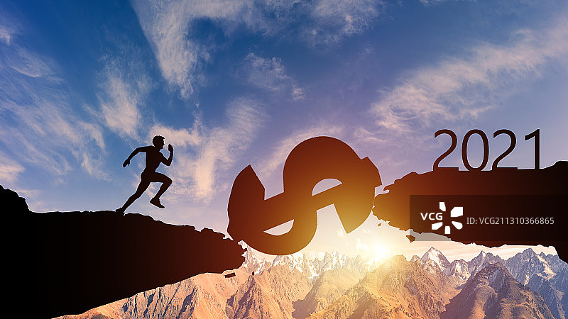 一个人奔跑跨越悬崖图片素材