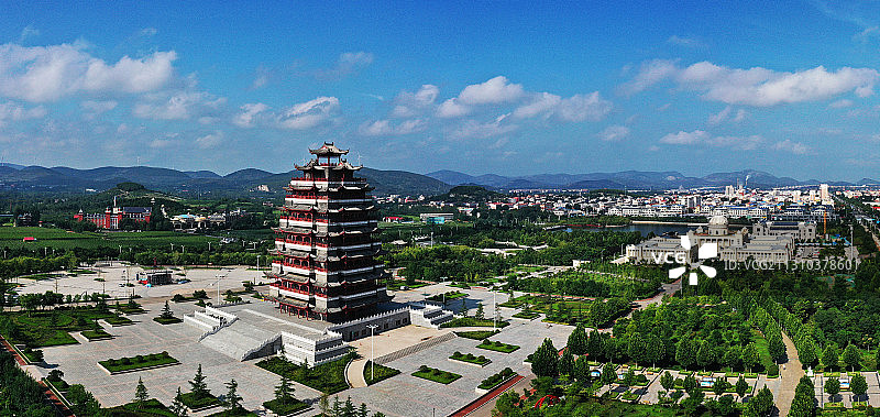 山东枣庄山亭区翼云阁广场图片素材