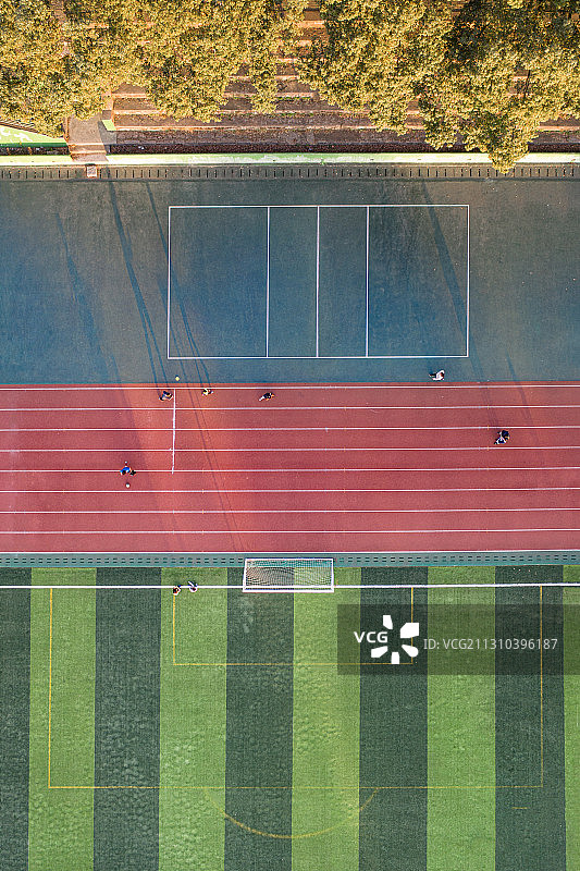 武汉大学秋天操场图片素材