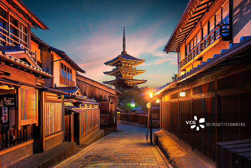 日本京都清水寺的五层塔的日落图片素材