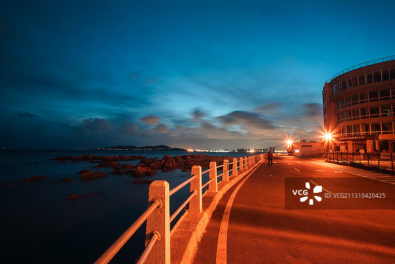 冬日暮色中的琴屿路图片素材