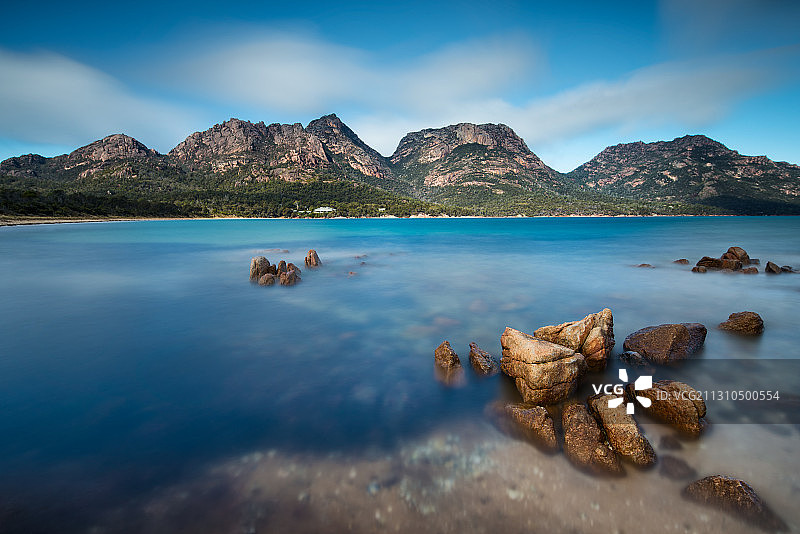 澳大利亚塔斯马尼亚的酒杯湾和海岸线图片素材