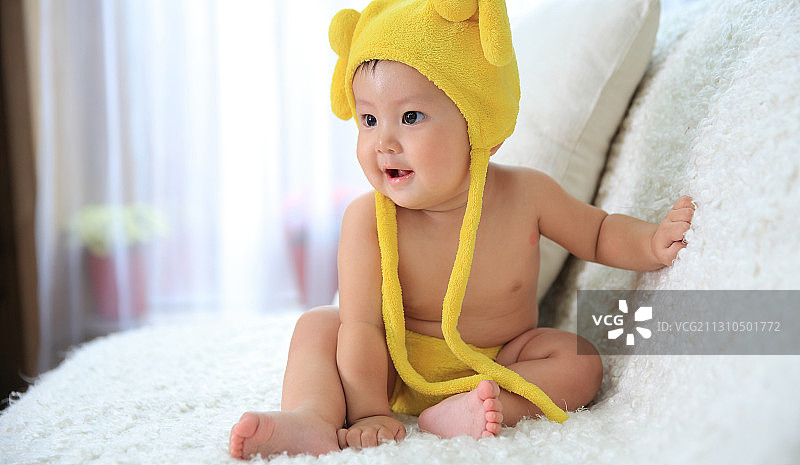 可爱小朋友室内实景摄影棚照片图片素材