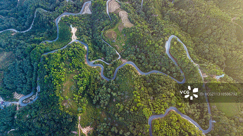 山路漫漫其修远图片素材