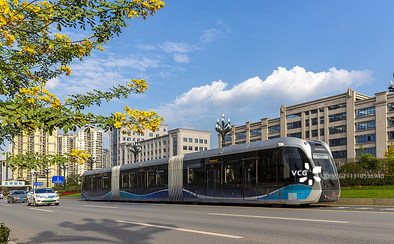 智轨-现代智慧公共交通电车图片素材