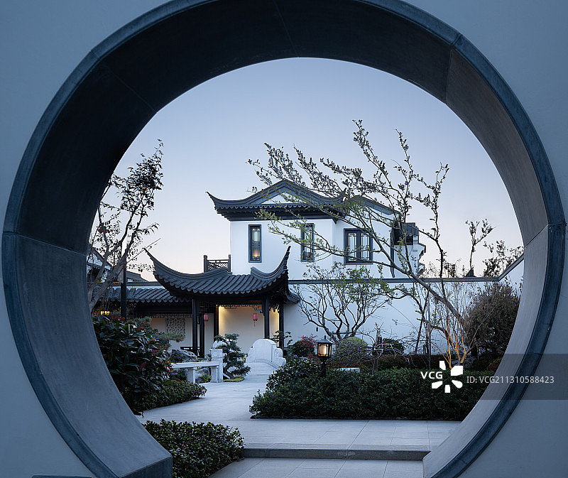 中式别墅 庭院  月亮门图片素材