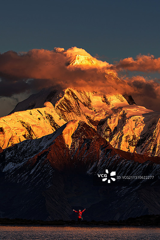 拥抱贡嘎图片素材