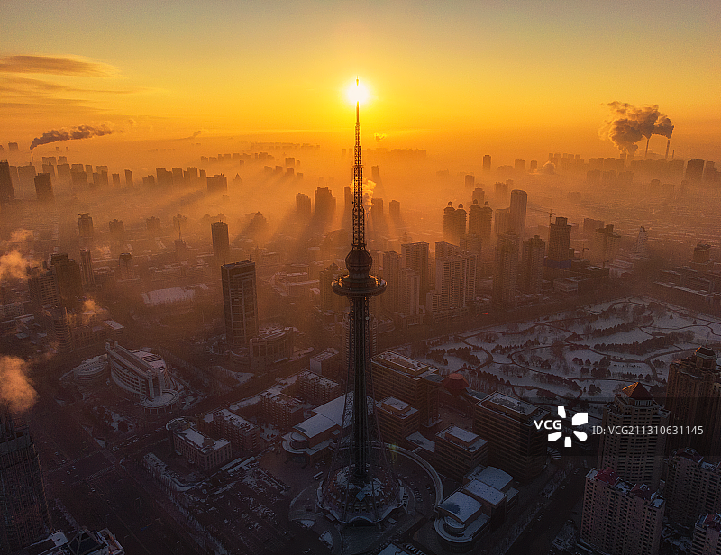 朝阳下的龙塔图片素材