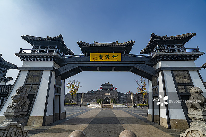 常州武进区的春秋淹城博物馆和城门复原图片素材