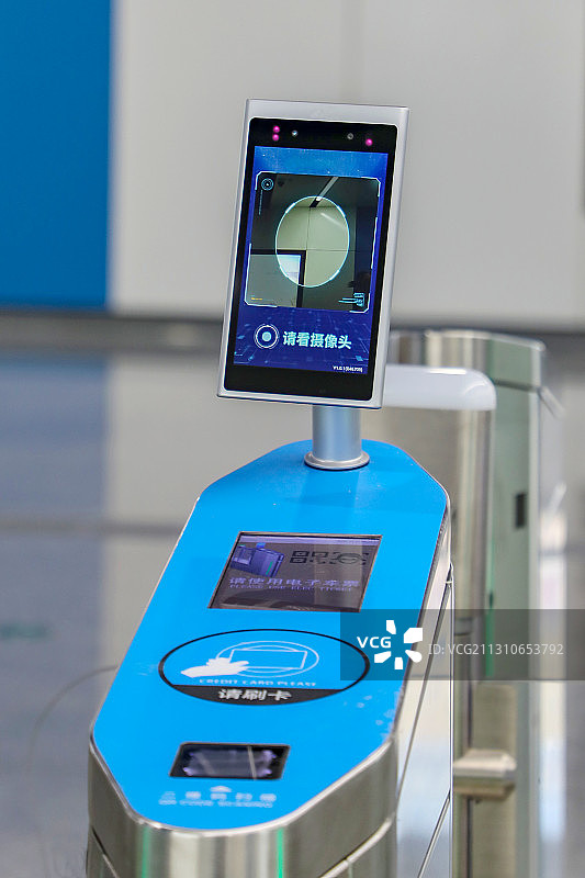 地铁刷脸乘车图片素材