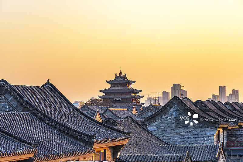 冬日朝阳润古城图片素材