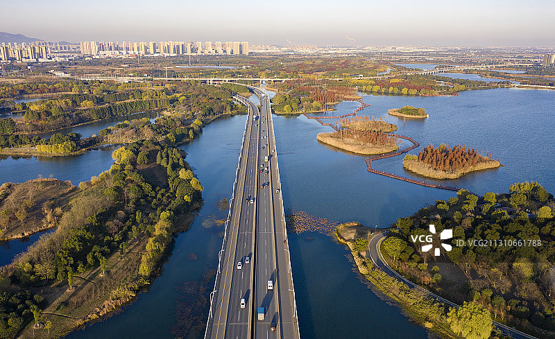 苏州虎丘湿地公园高速路图片素材