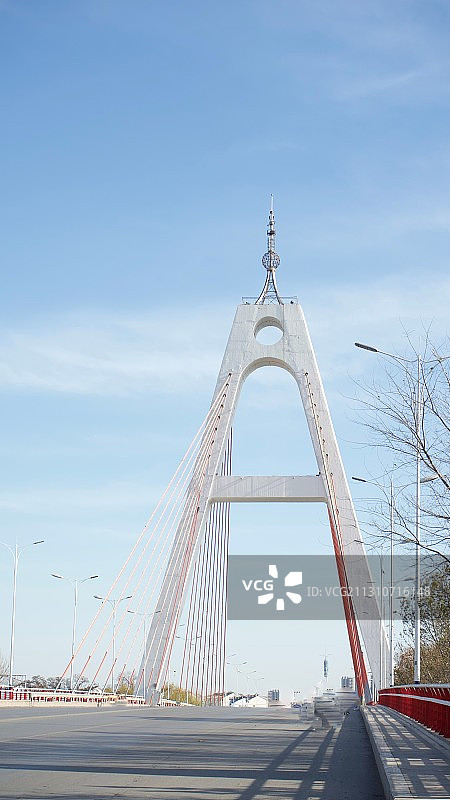 高高的桥塔图片素材