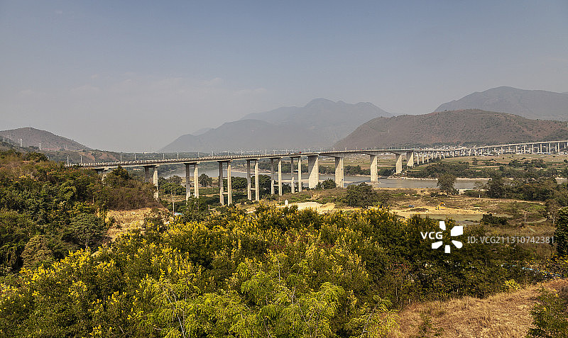 云南风光：怒江大桥图片素材