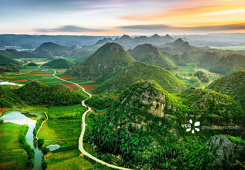 云南普者黑落日时分航拍大场景风光图片素材