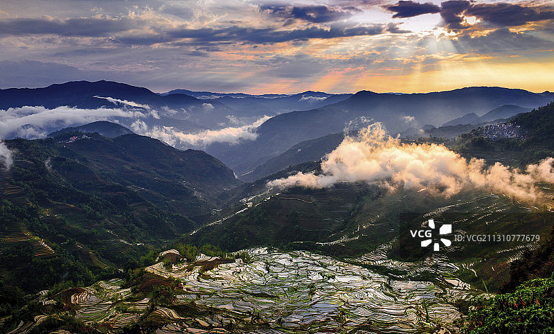 元阳梯田老虎嘴日出图片素材