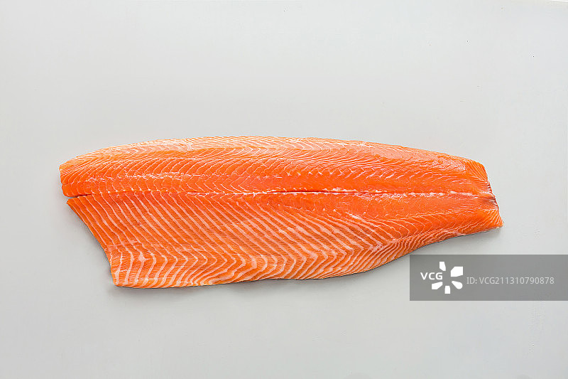 一块新鲜的三文鱼肉图片素材