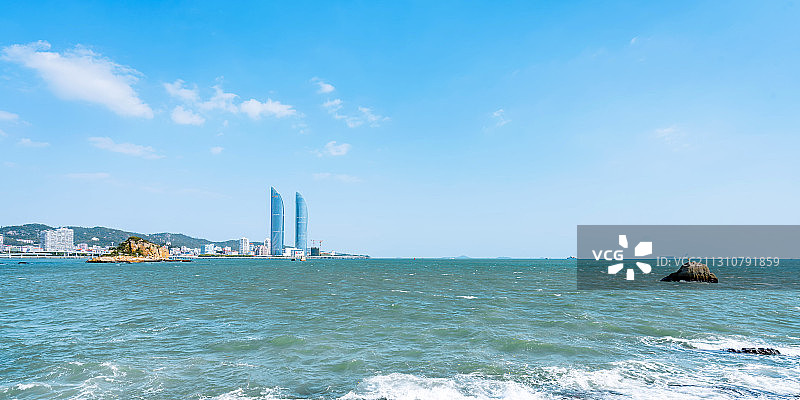 中国福建厦门大海和双子塔风光图片素材